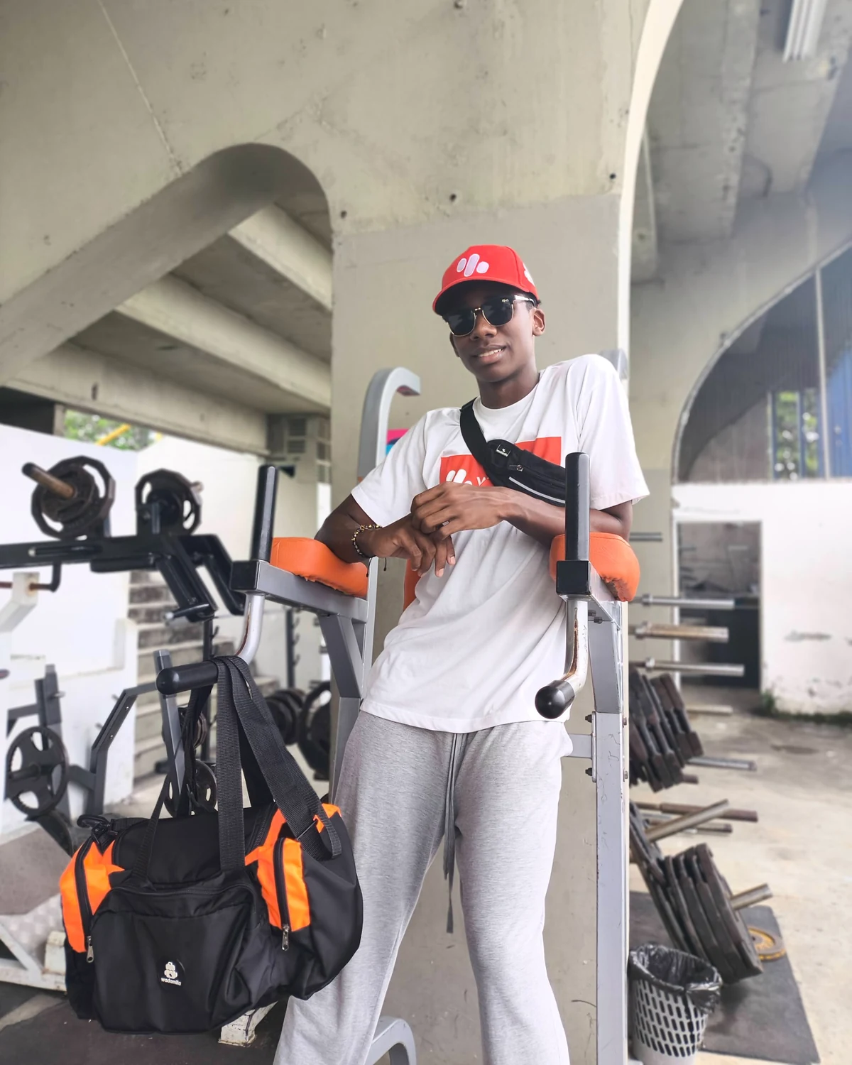 Bolso deportivo personalizado negro y naranja